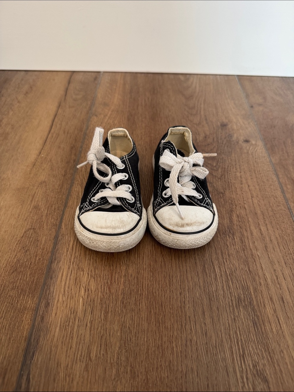 Toddler Black Canvas Lace-Up Sneakers Size 4